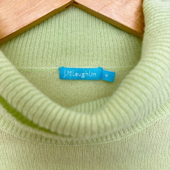 J.McLaughlin 100% Cashmere Sweater M Lime Green Lightweight Turtleneck Pullover - Picture 3 of 7